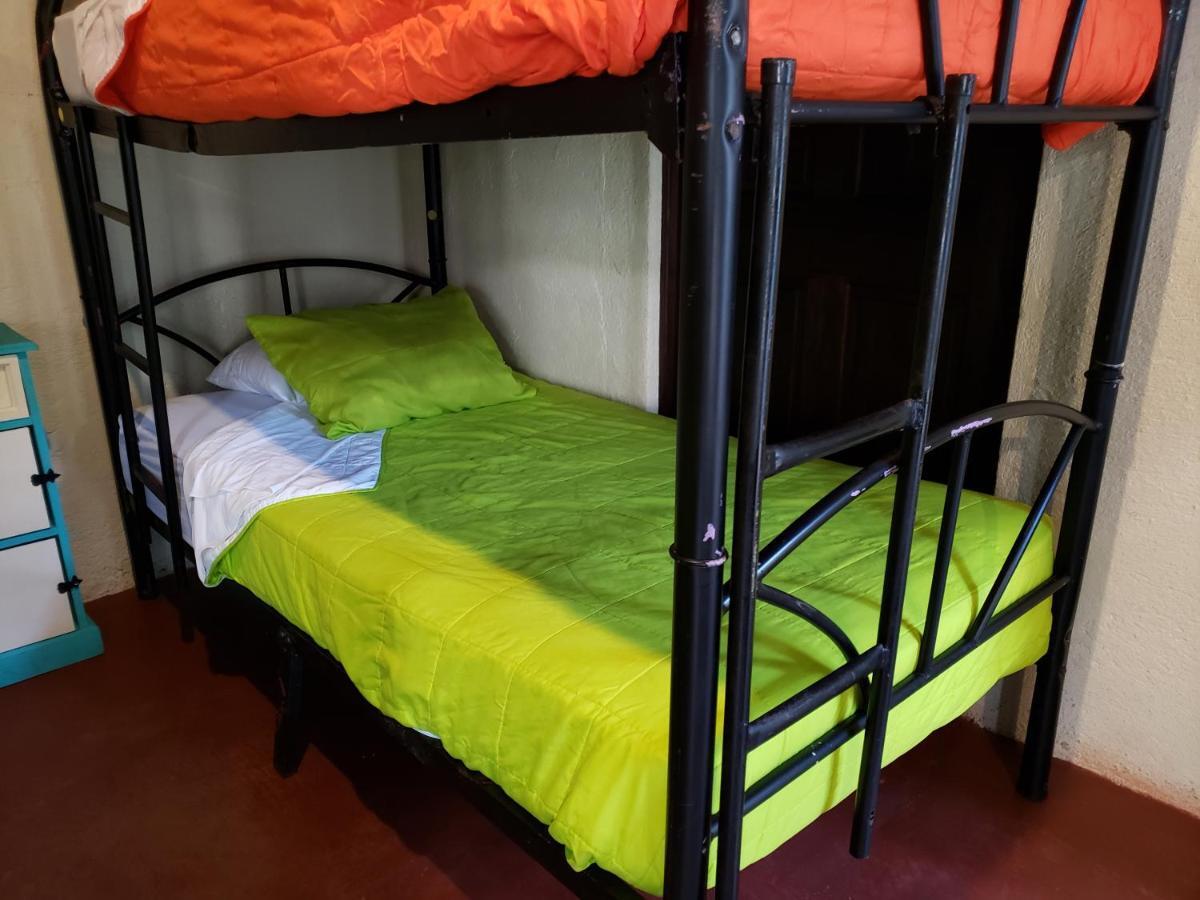 Bed and Breakfast Parrot House Антигуа-Гватемала Экстерьер фото