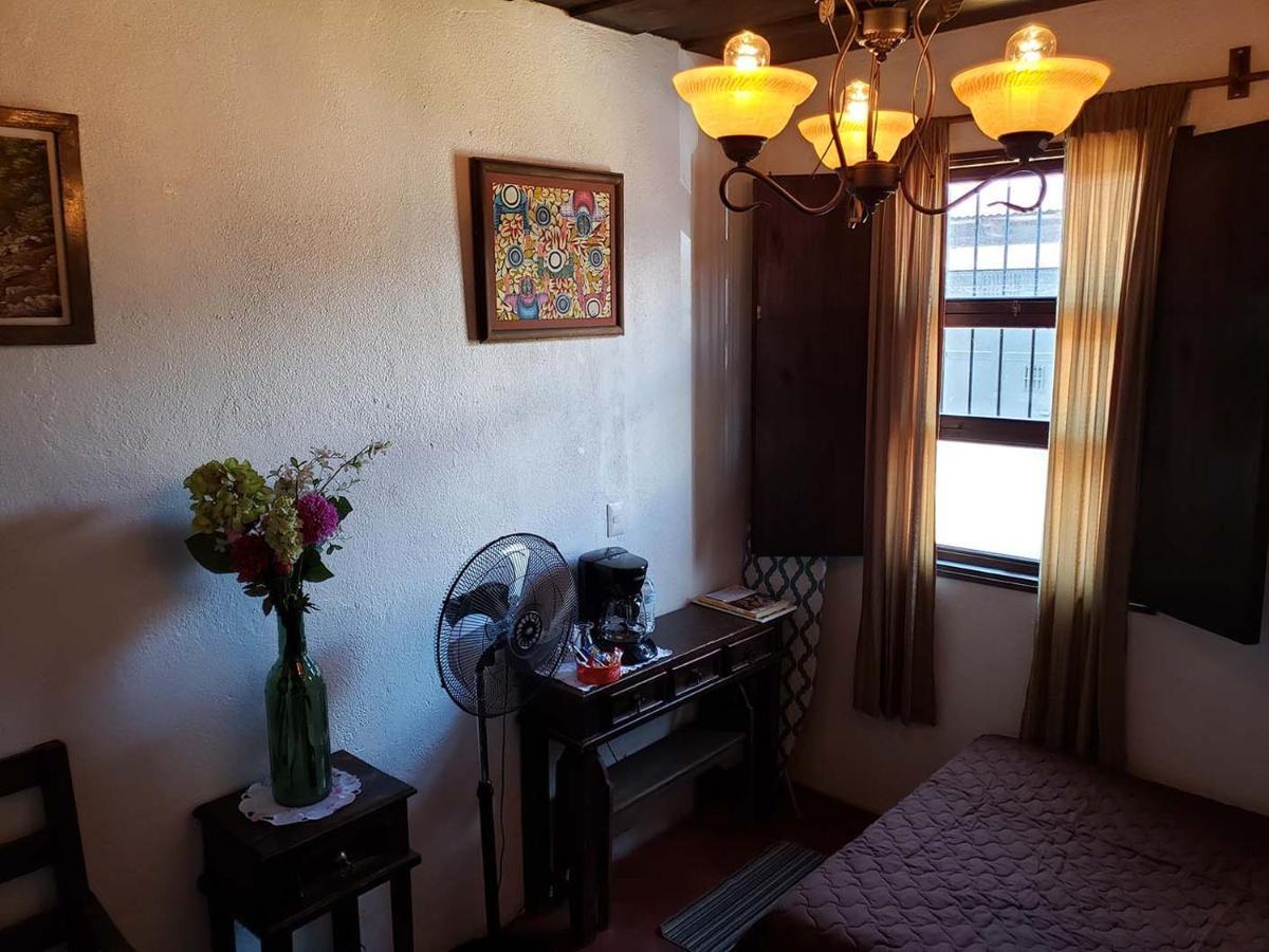 Bed and Breakfast Parrot House Антигуа-Гватемала Экстерьер фото